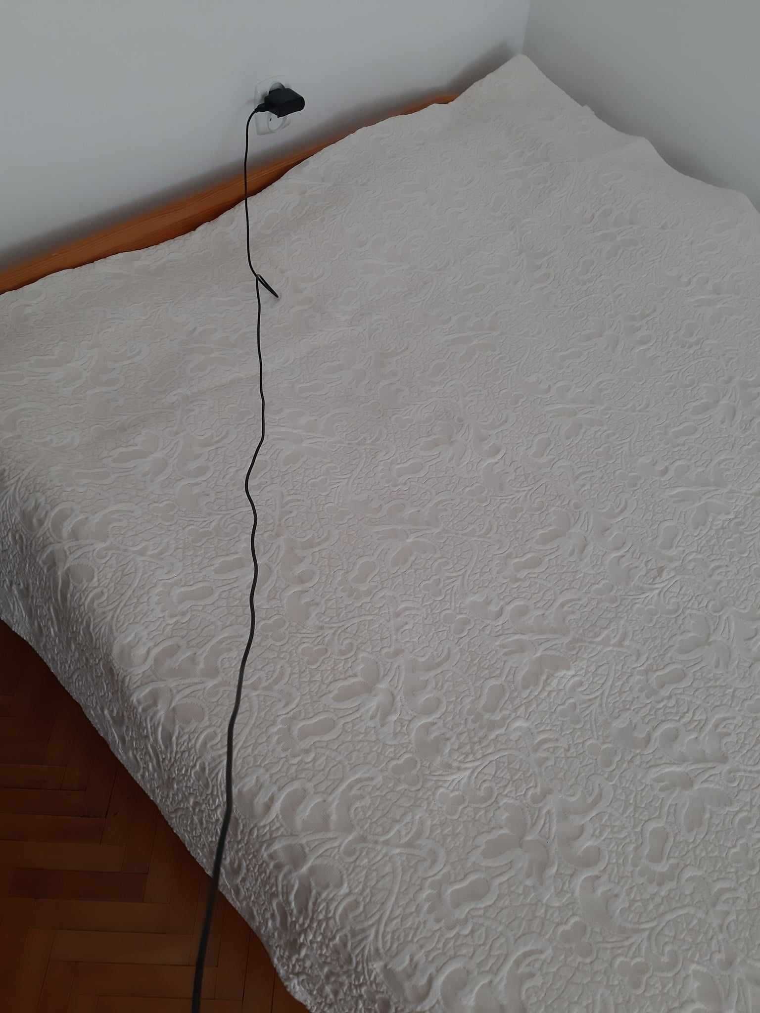 Piękna bawełniana narzuta z wytłaczanym wzorem 156x245 cm