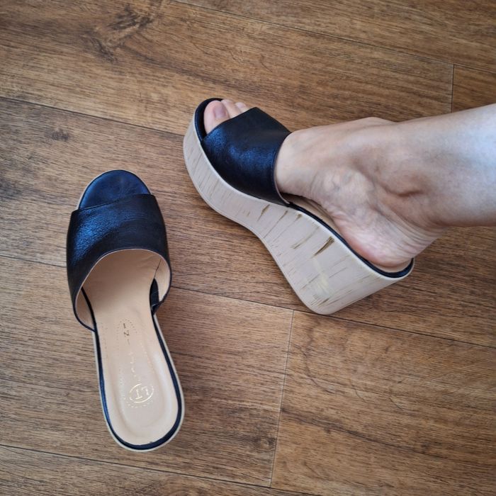 Шлепанці/ сабо натуральна шкіра зовні та всередині, устілка також.