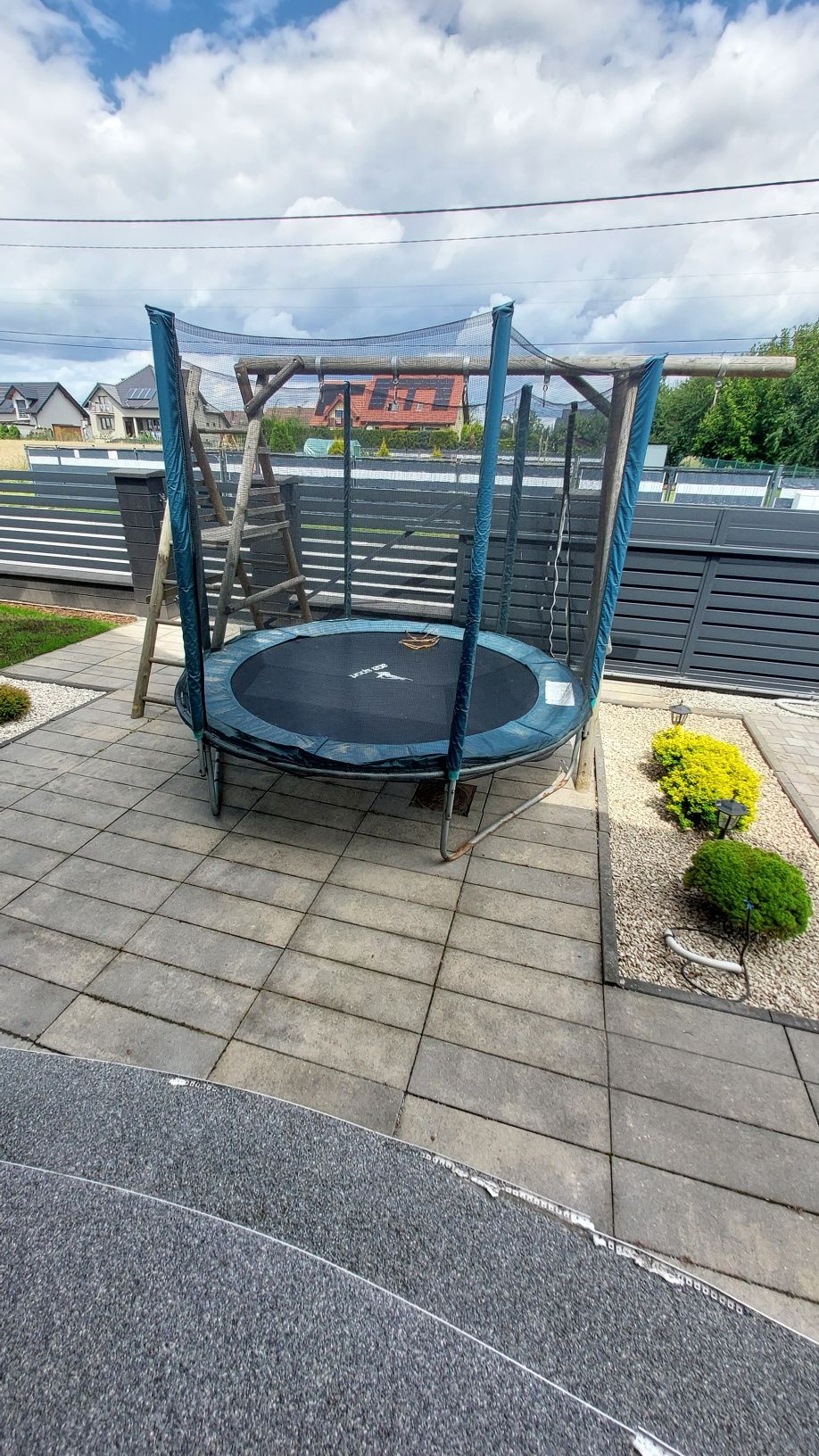 Używana Trampolina 2.4m