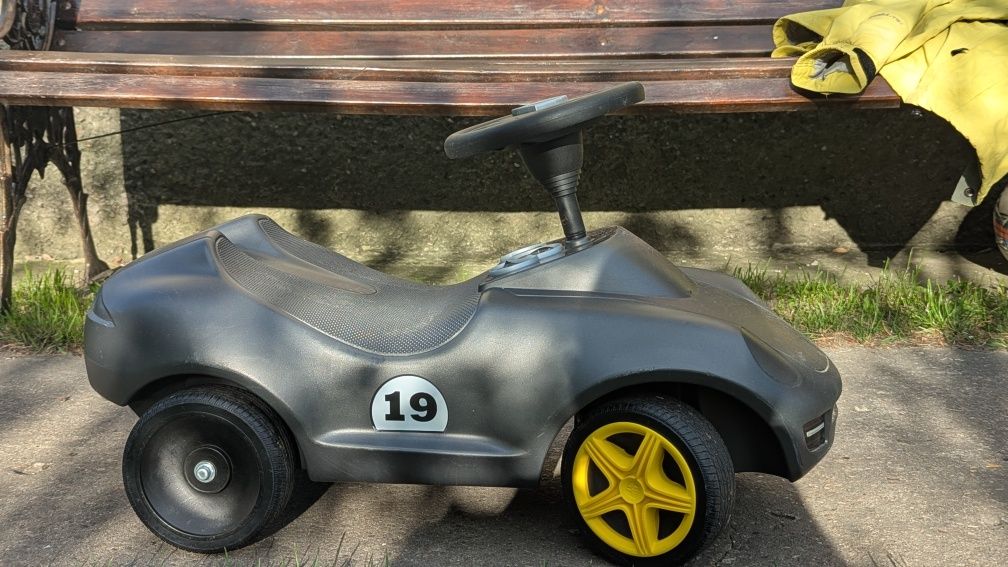 Autko , jeździk Porsche