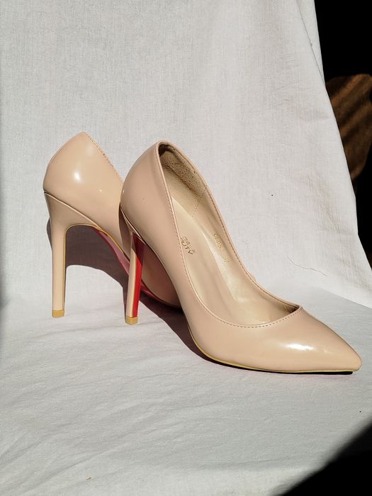 Жіночі туфлі човничок Lovely Beuaty,36,5 розміру,ніжного бежевого коль