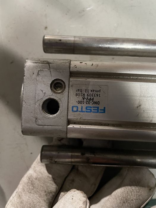 пневматичний циліндр