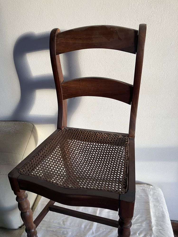 Cadeira antiga de palhinhas