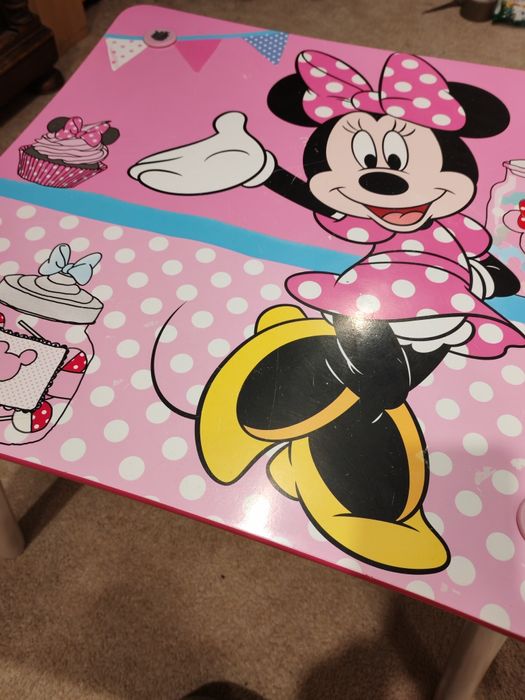 Stolik z krzesełkiem dla dziewczynki