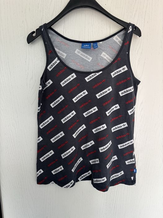 Kolorowa logowana koszulka sportowa adidas w bardzo dobrym stanie