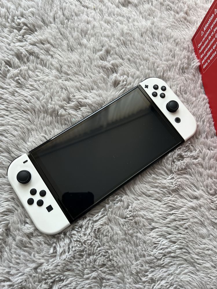 Nintendo Switch Oled + Чохол + Оригінальний Геймпад