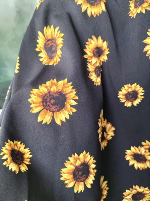 Sliczna spódnica czarna w kwiaty, słoneczniki