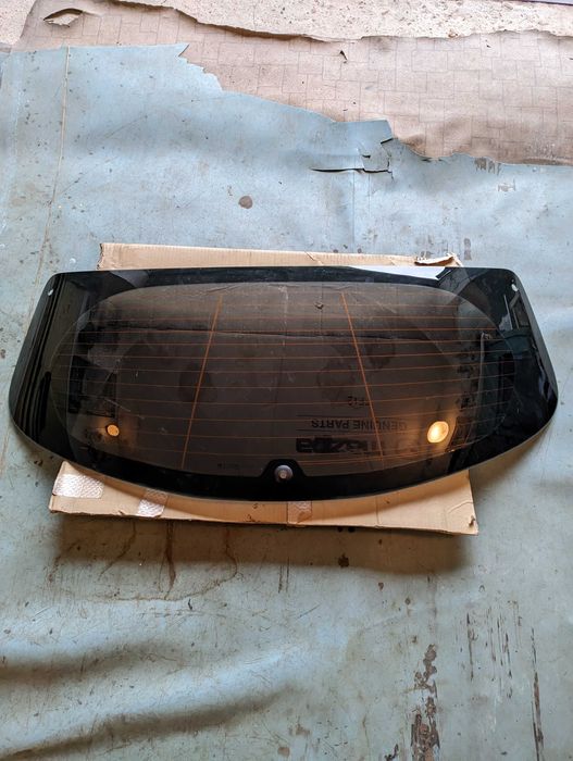 Продам задне скло Peugeot 208 (3 Отв.) 2012-2019