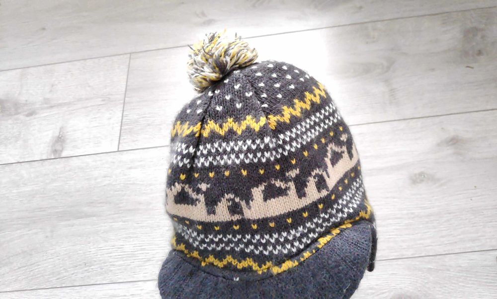 Zimowa czapka z daszkiem F&F, rozmiar 2-4 lata