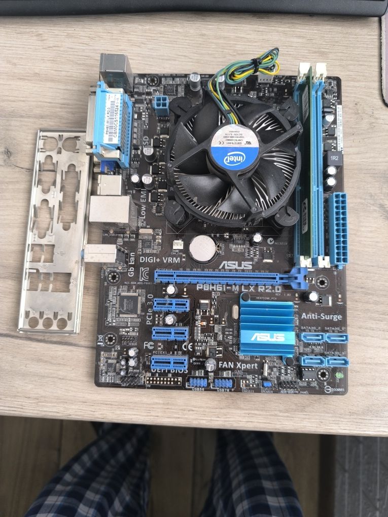 Продам Материнську плату Asus P8H61-M LX R2.0 s1155
