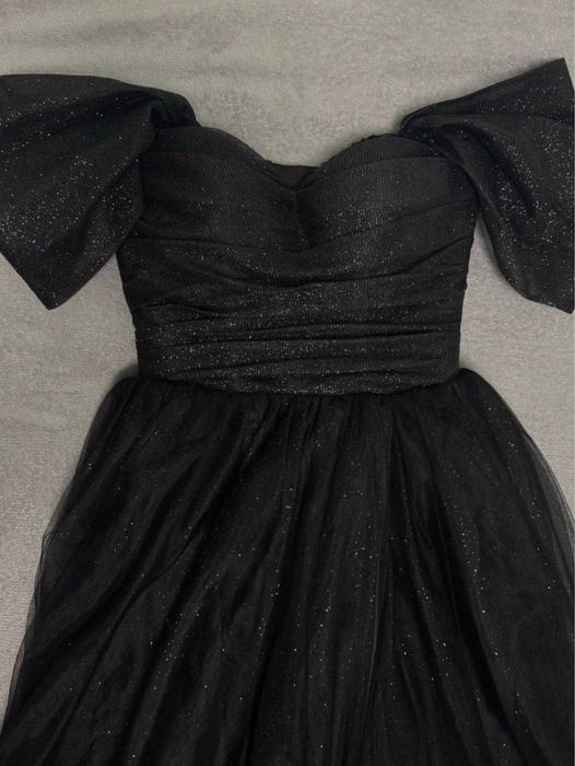 Продам чорну випускну сукню з корсетом