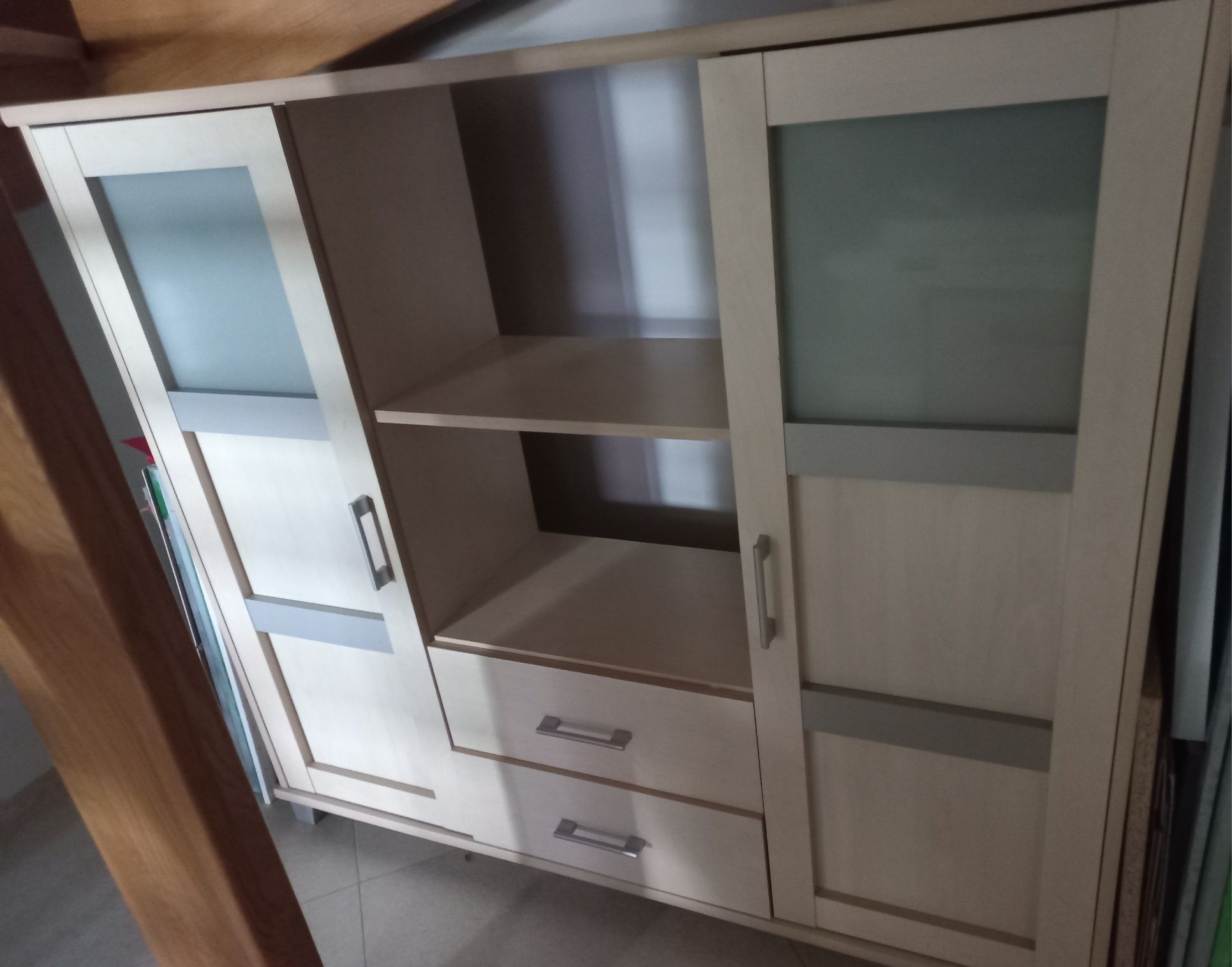 Zestaw mebli z kolekcji Szynaka 5 elementów. Komoda, półki, biurko.