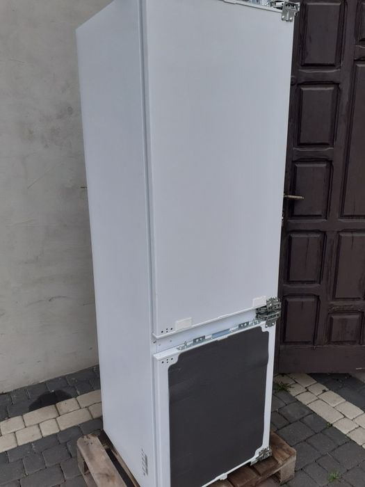 Lodówka samsung pod zabudowę uszkodzona