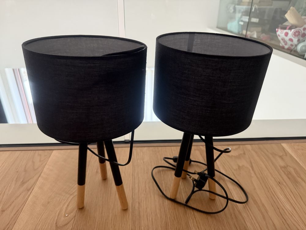 Candeeiro de mesa de cabeceira pretos semi novos