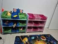 2 Organizadores ou estantes de brinquedos