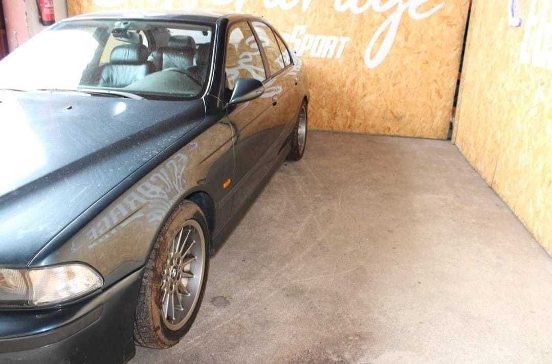 BMW E39 528iA _ Para Peças