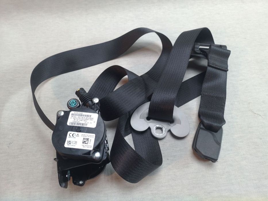 Тесла, ремінь безпеки