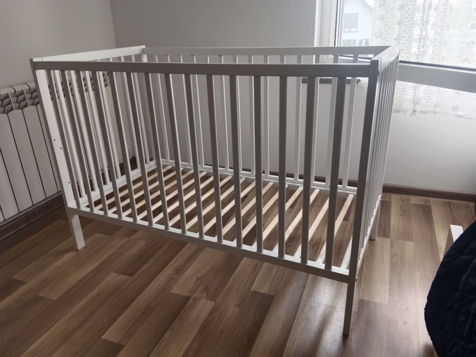 Łóżeczko  z dodatkową barierką