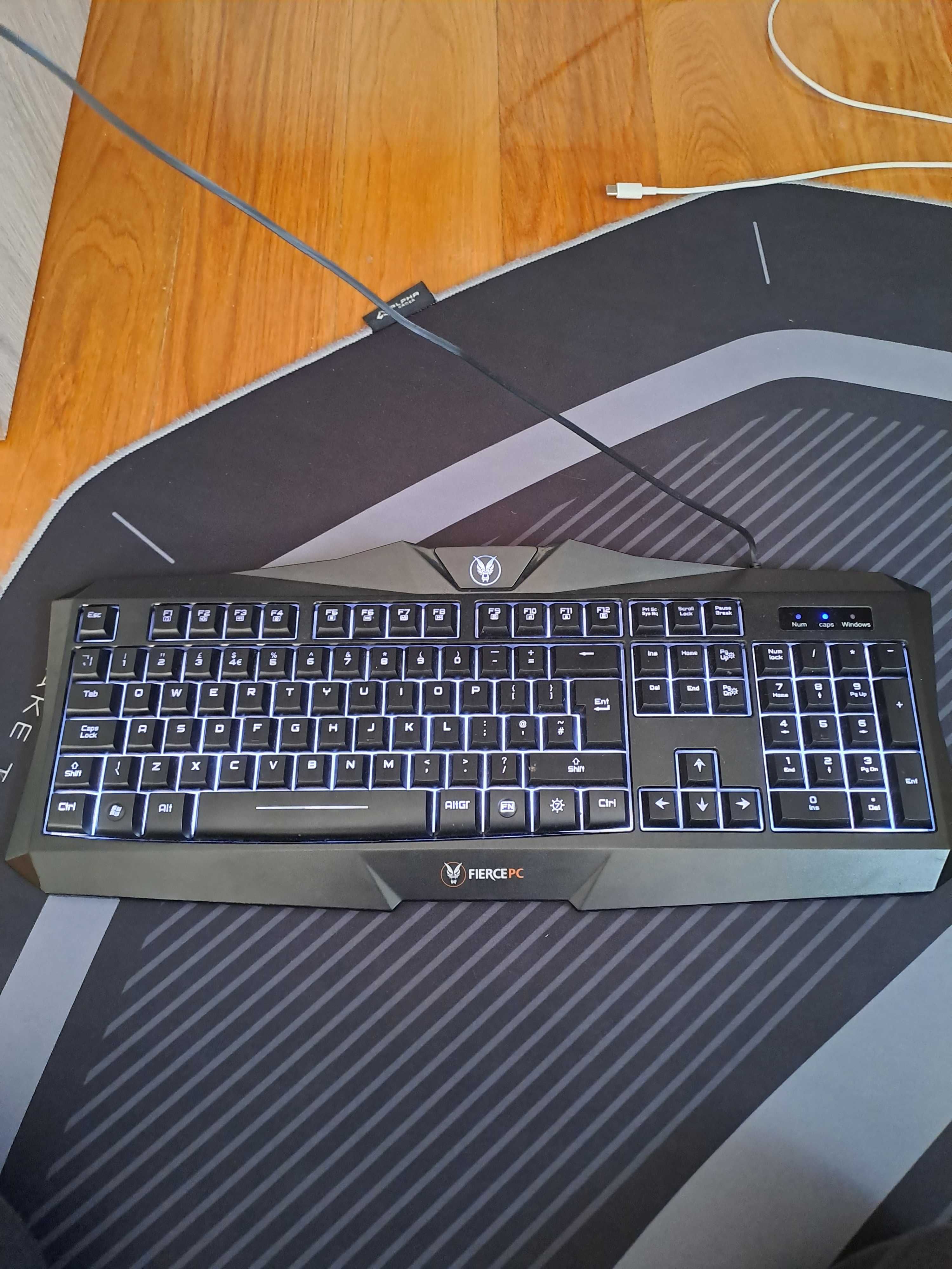 Teclado gamer de membrana RGB (com 7 cores)