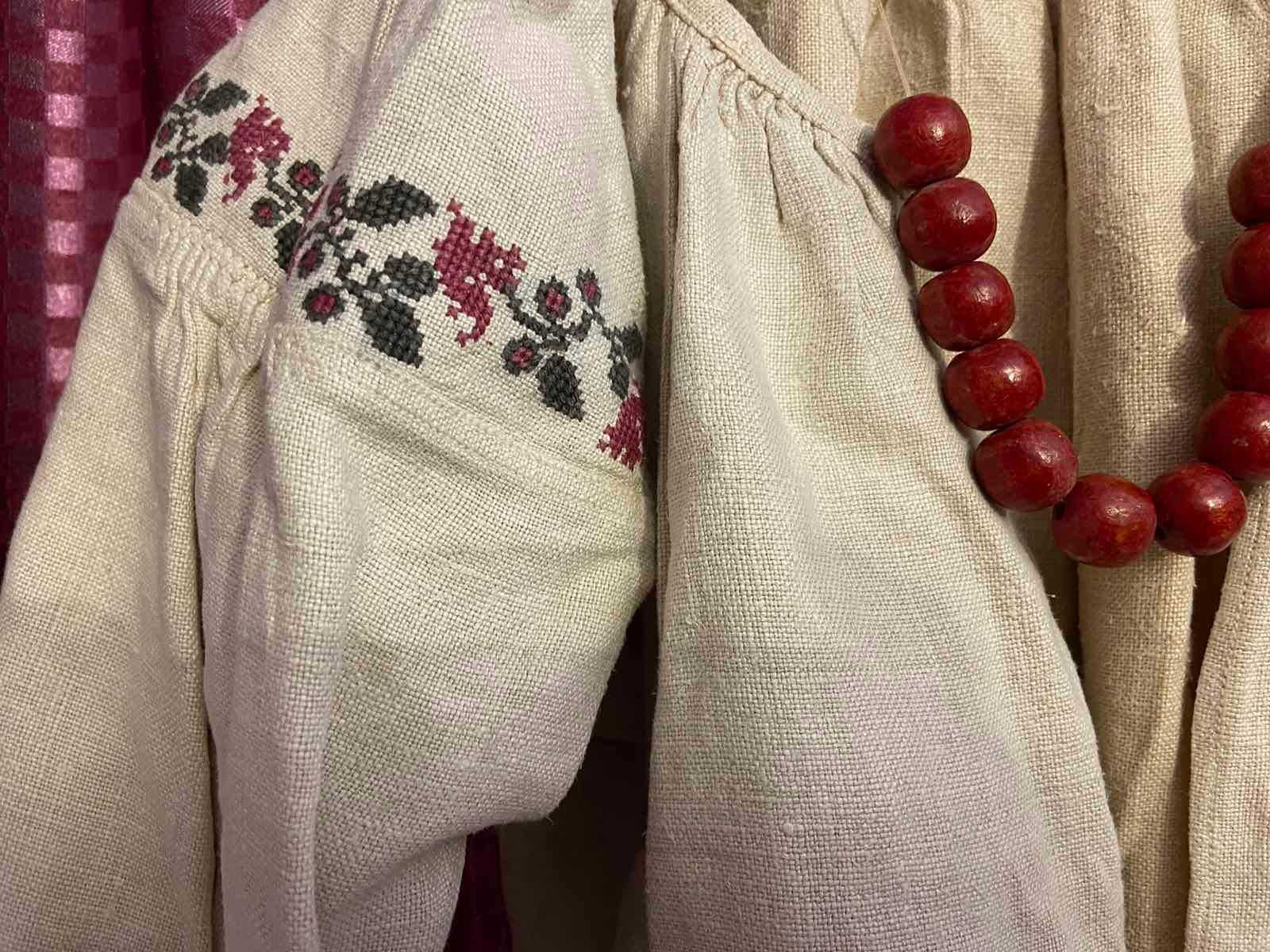 Стародавня вишита сорочка (конопляне полотно)