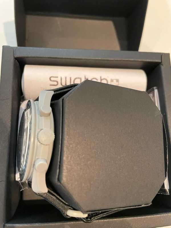 Omega x Swatch Moon SO33M100 Laserowy Grawer