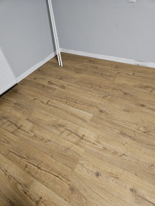 Panele podłogowe marki quick step -wodoodporne