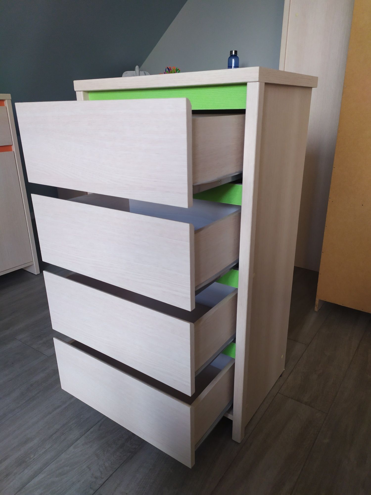 Wąska komoda dziecięca CAPS LOCK