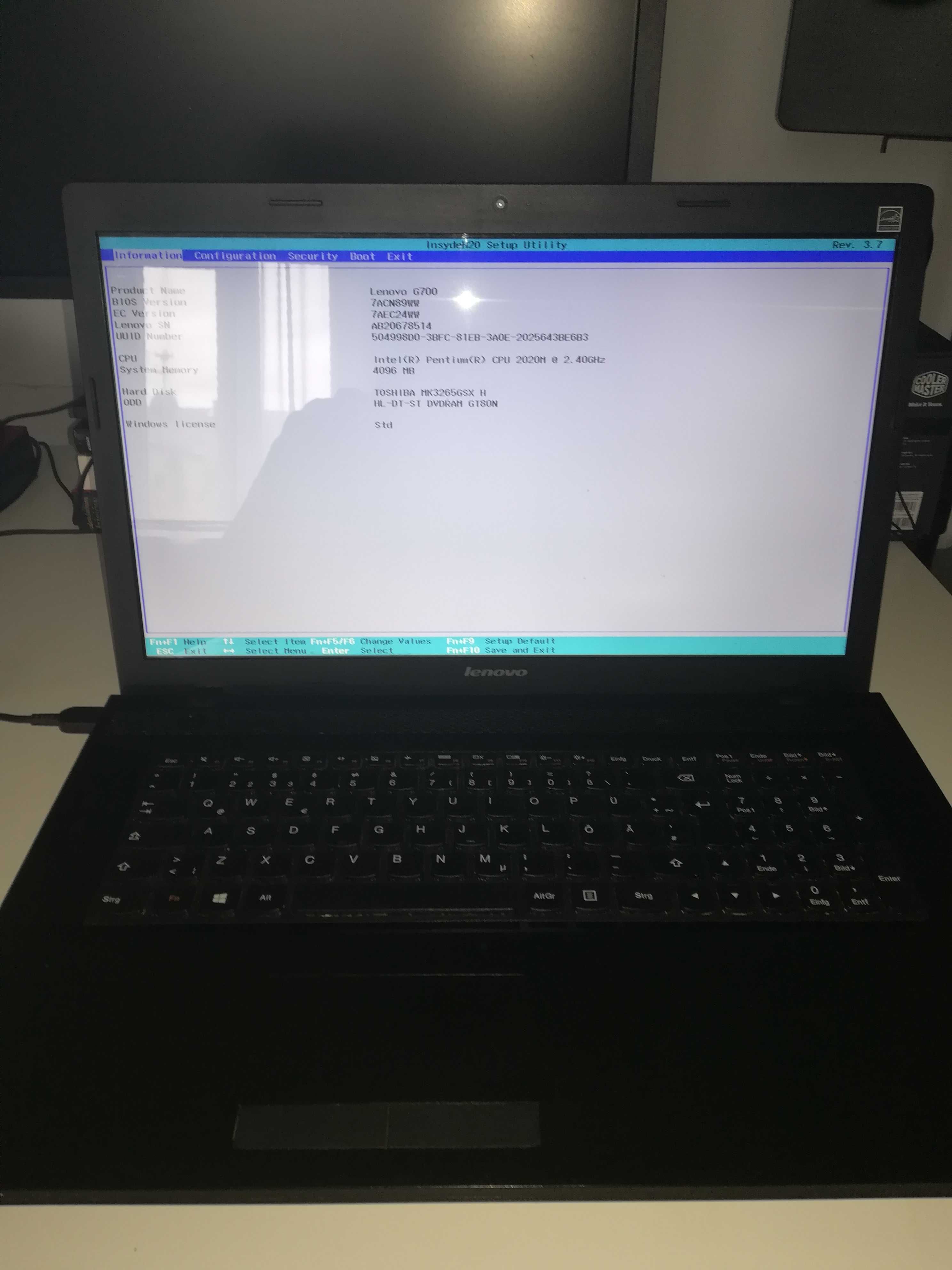 Lenovo G700 17" Pentium 2.20 Ghz, 4GB Ram.