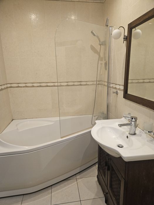 Центр Оренда 2к квартири метро Печерська бульвар Лесі Українки 24