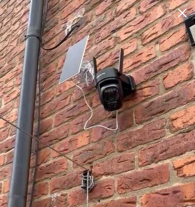 Câmera giratória Wi-Fi + Painel solar