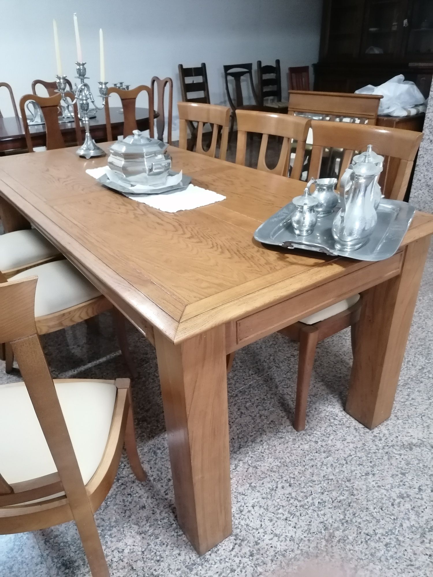 Conjunto sala de jantar.