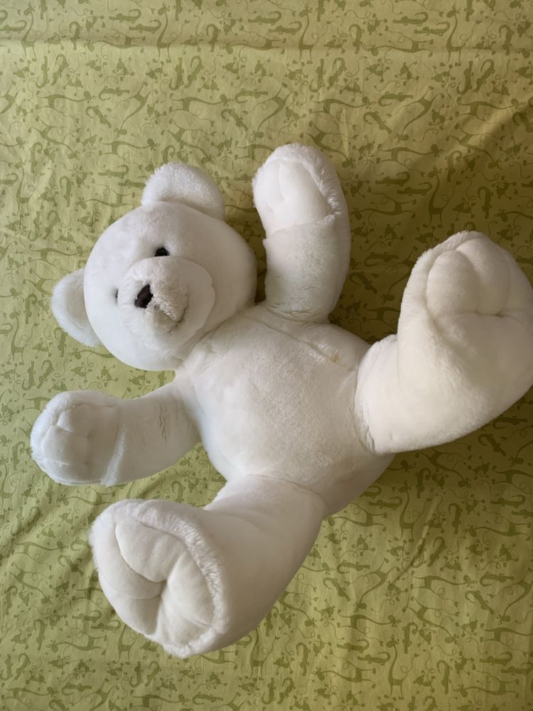 Urso branco de peluche