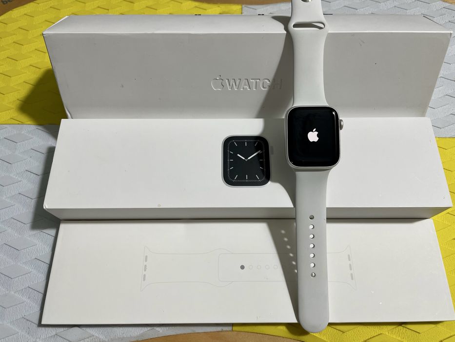 Apple Watch 5 44mm silver