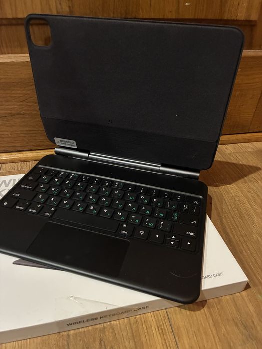 Чохол для планшета з бездротовою клавіатурою