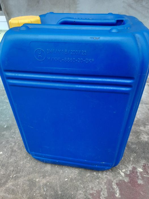 Пластиковые  канистры