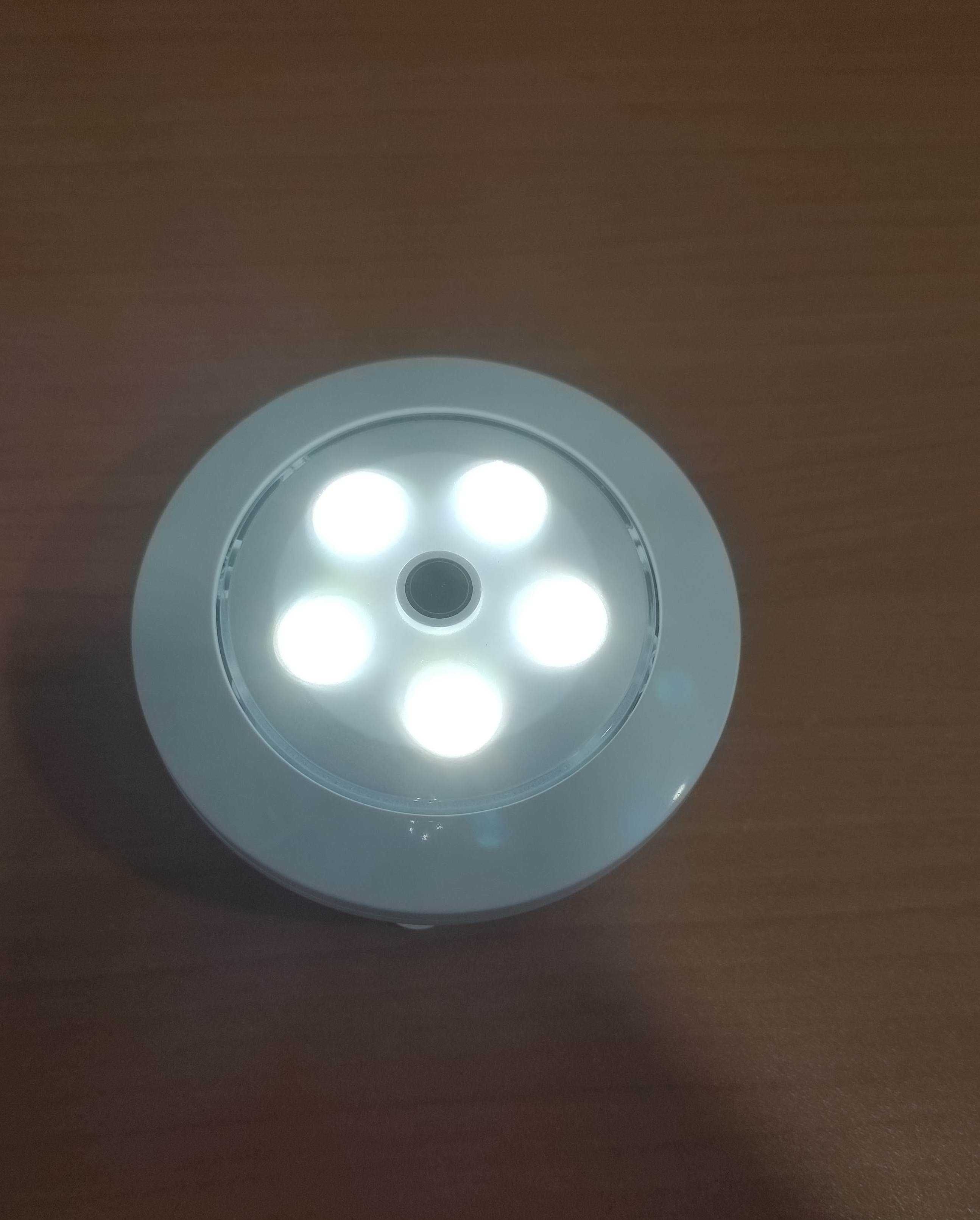 Luz led a pilhas para o teto com detetor de movimento - Nova