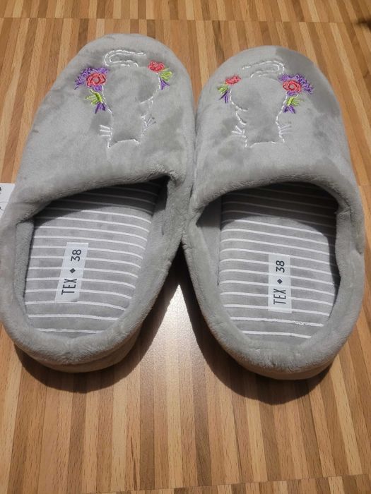 Kapcie z kotkiem rozm. 38