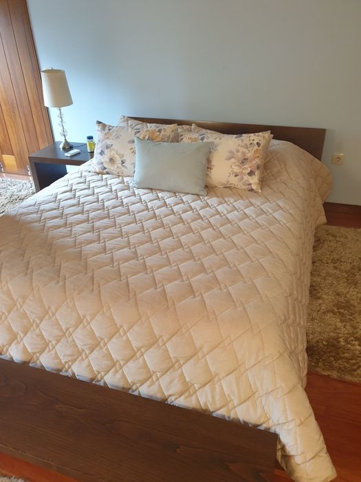 Cama casal madeira maciça castanho escuro