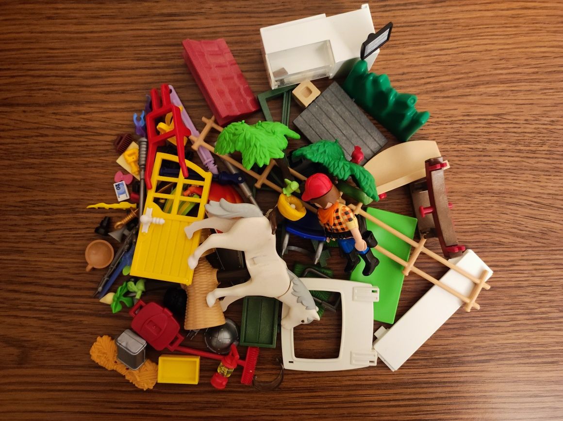 Playmobil zestaw ponad 75 elementów