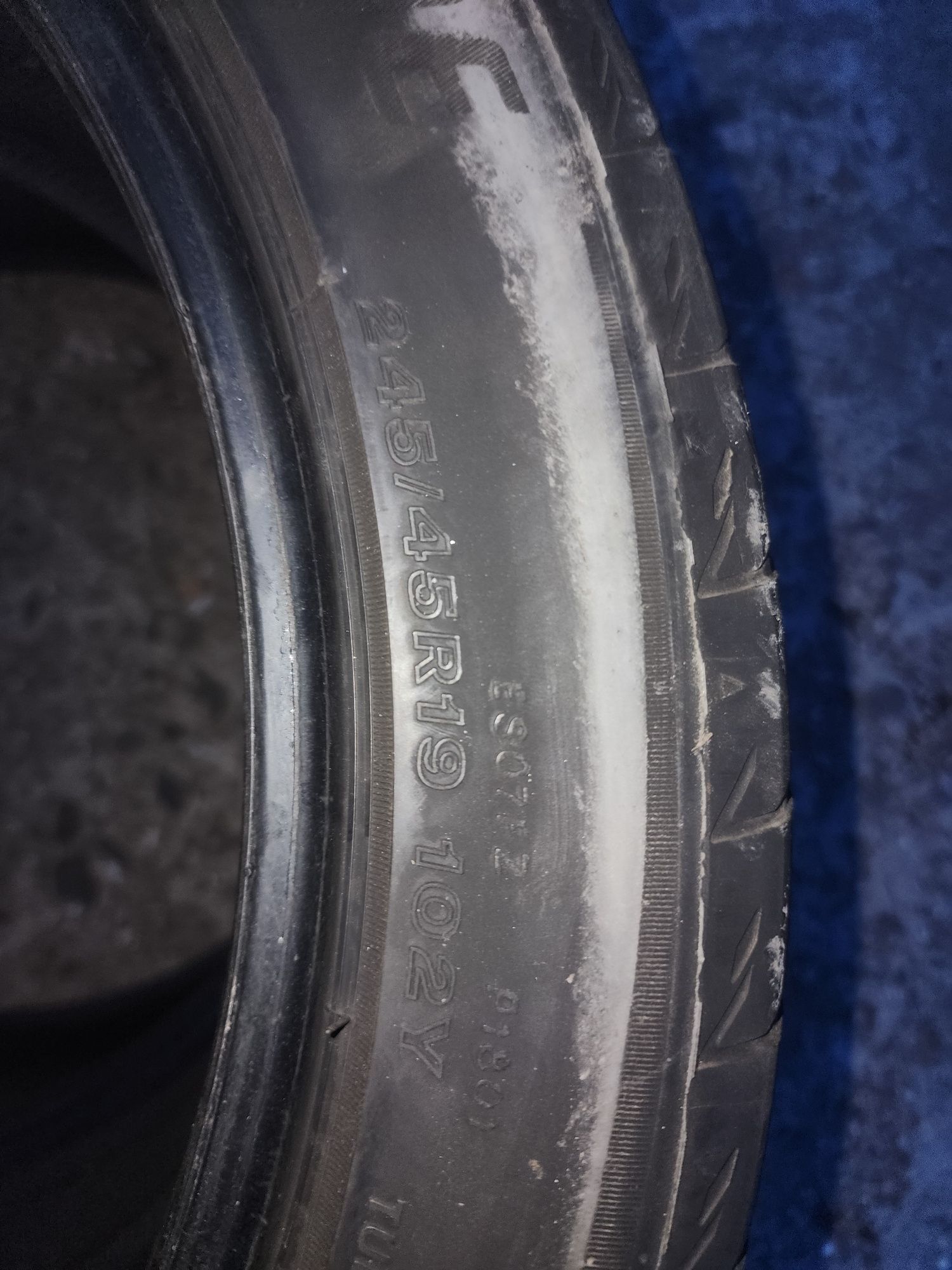 Пара 245/45R19 літо