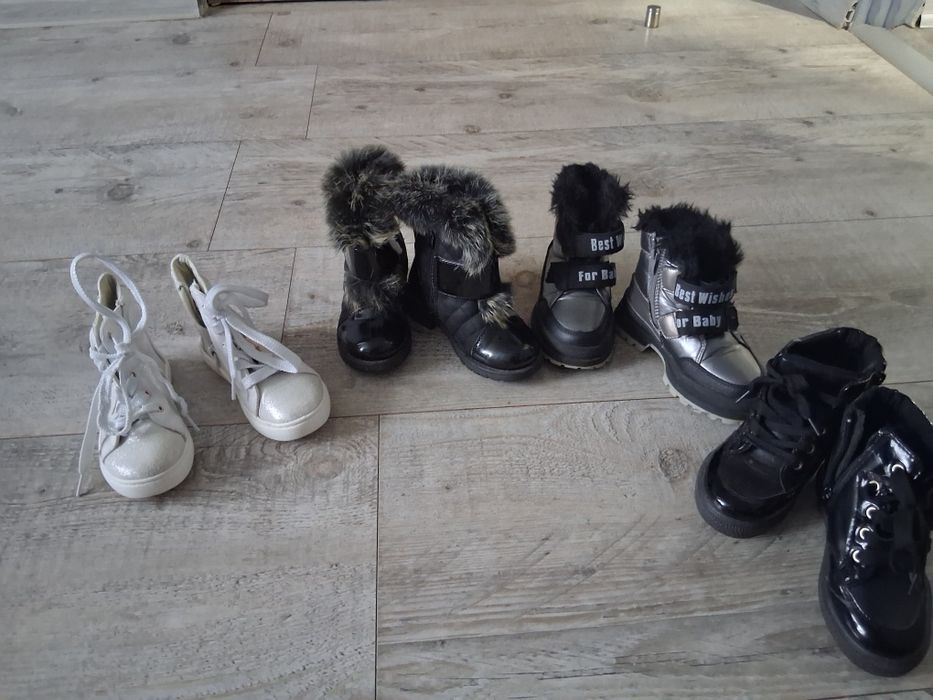 Sprzedam 4 pary bucikow w idealnym stanie dla dziewczynki buciki zimow