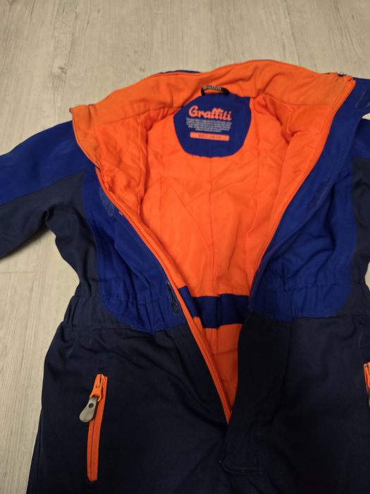 Kombinezon jednoczęściowy dziecięcy rozmiar 104-110  graffiti