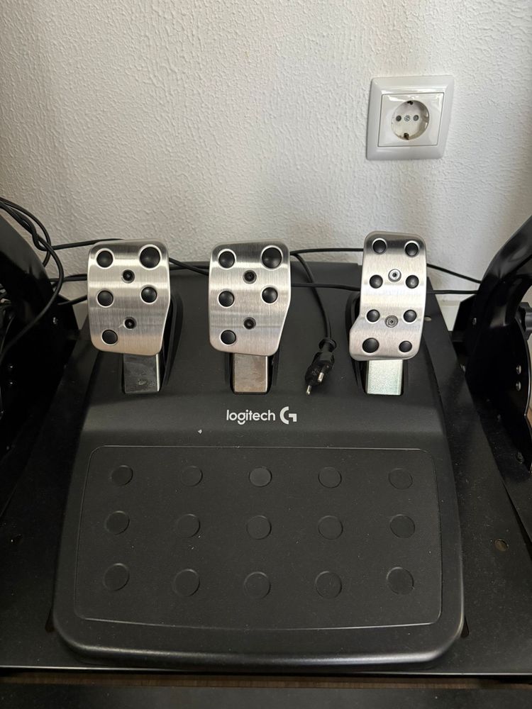 G29 Logitech + suporte ja incluido.