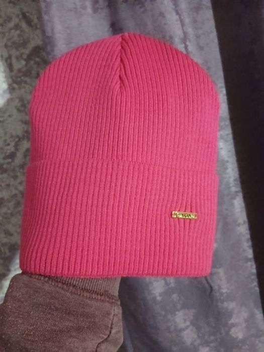 Нові шапки по 200 грн