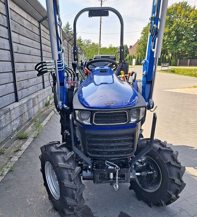 Ciągnik FARMTRAC 26 4WD z ładowaczem 24,7 KM używany rok 2023 zarejest