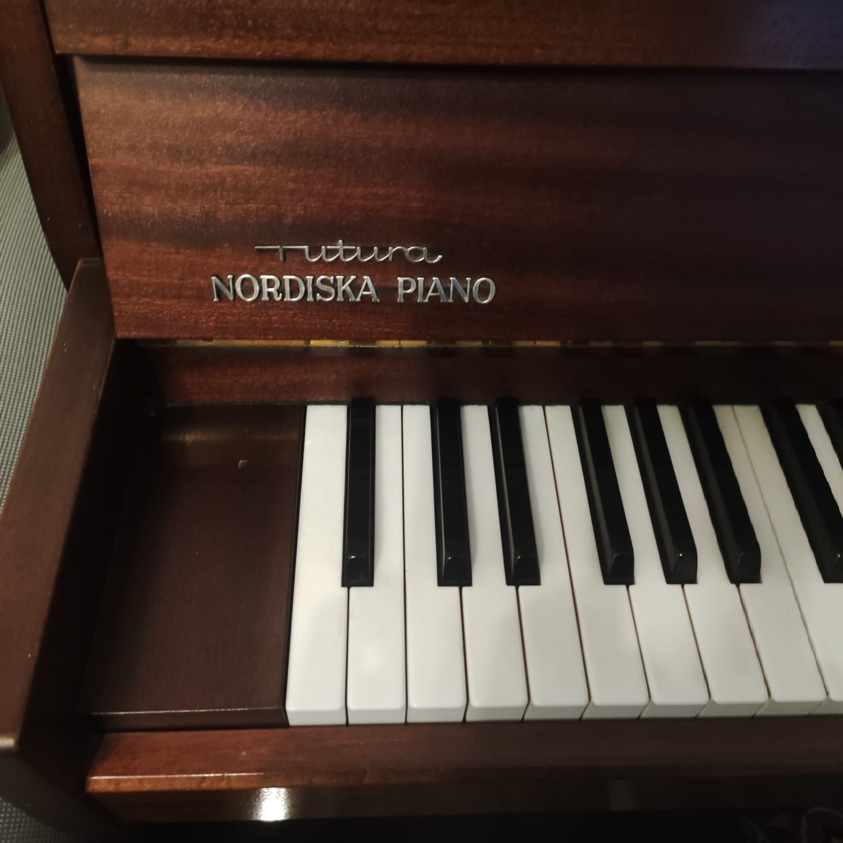 Piękne pianino Nordiska Futura - rezerwacja