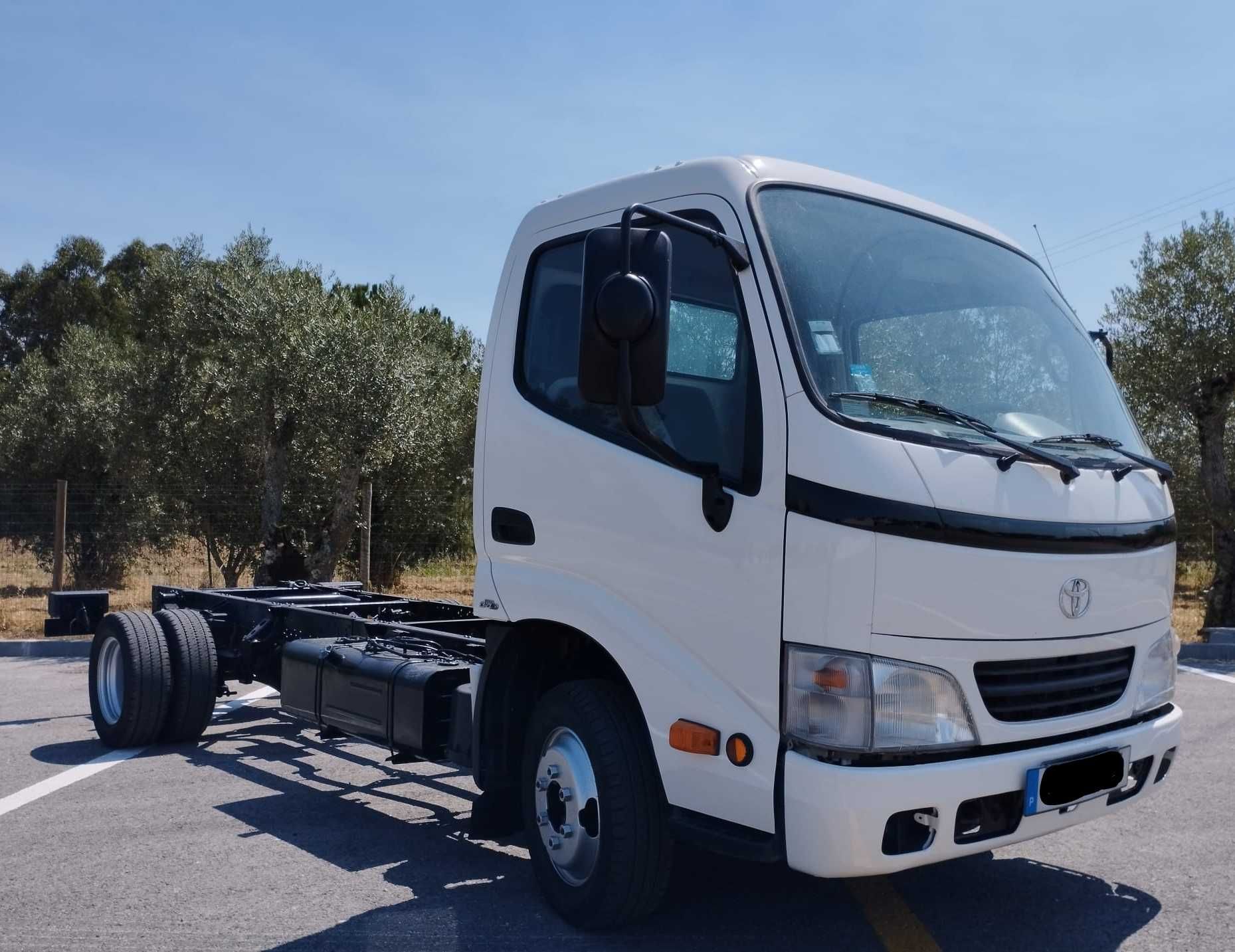 Toyota Dyna M 35-33 chassi motor 3.0 ano 2006
