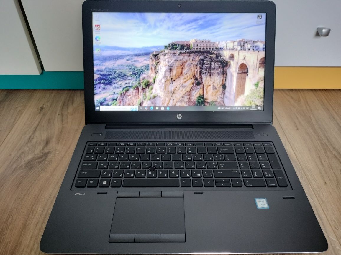 Графічний HP ZBook 15 G3, i7-6700HQ, 8Gb DDR4, 256Gb NVMe, W5170 2Gb