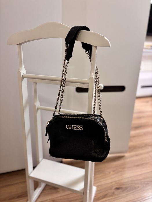 Сумочка Guess.