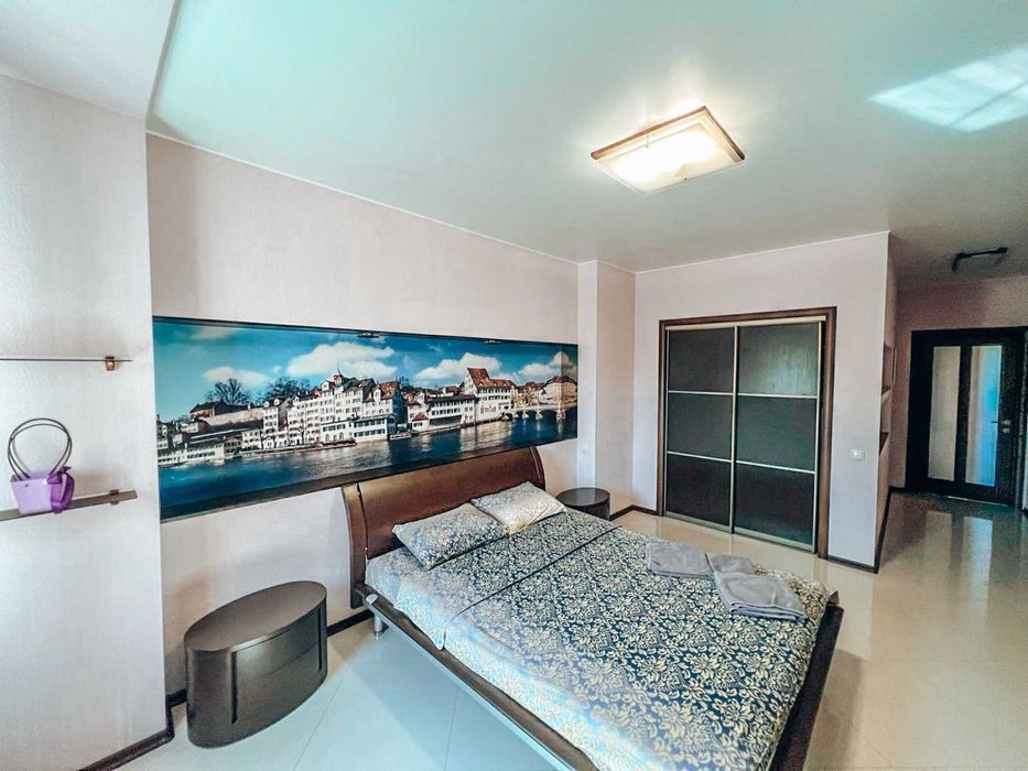 ЛЮКС 3-кімнатна квартира біля метро Лівобережна, подобово МВЦ